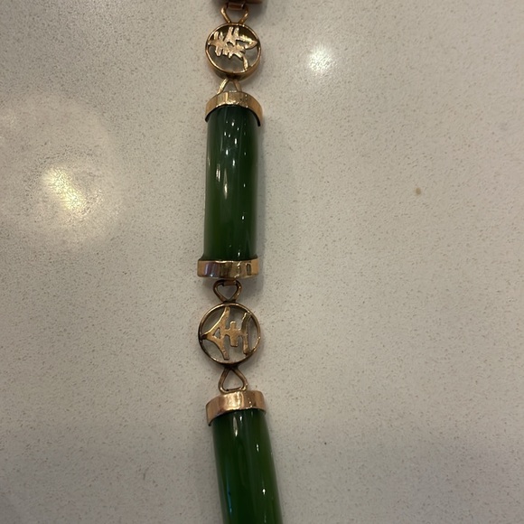 Genuine antique jade bracelet. From Vietnam and over 50 years old. 14ksolid gold - Picture 2 of 6